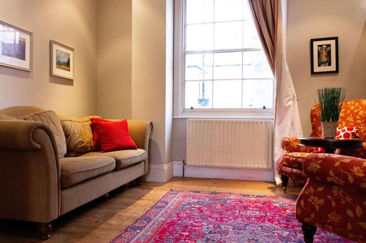 Trendy Two Bed With Private Garden Londres